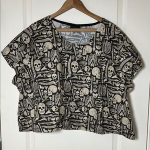 Skull Print Crop Top - Black and Cream